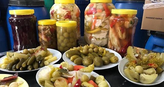 Turşuya sirke konmalı mı, konmamalı mı? Çıtır çıtır olmasının sırrı gözümüzün önündeymiş)