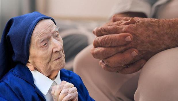 İki dünya savaşı gördü, 97 yaşına kadar araba kullandı! İşte dünyanın en yaşlı insanının akılalmaz hayatı)