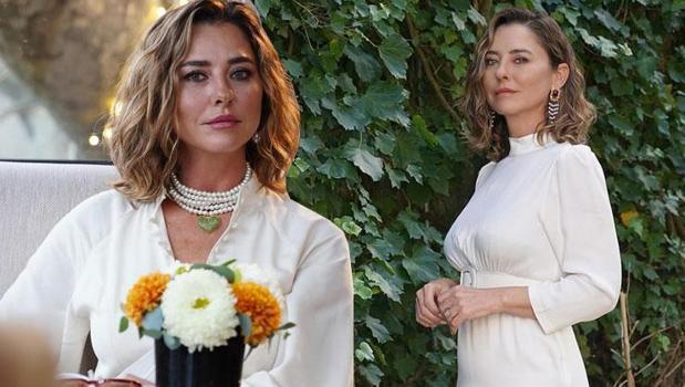 Kim der 52 yaşında diye! Ece Uslu doğum günü pozlarıyla hayran bıraktı)