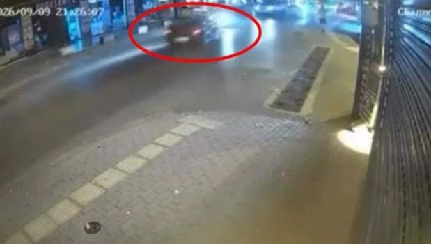 Bursa'da iki otomobil kafa kafaya çarpıştı: Sürücüler yaralandı)