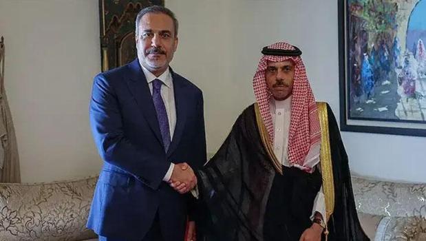 Dışişleri Bakanı Hakan Fidan, Suudi mevkidaşı ile Suudi Arabistan'ı hedef alan son saldırıları görüştü)
