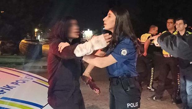 Gece yarısı ortalığı karıştırdı! Polise saldırdı, gazetecilere tükürdü)