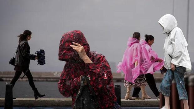 Meteoroloji gün verdi! İstanbul dahil birçok ilde sağanak alarmı: Sıcaklıklar 8 derece birden düşecek)