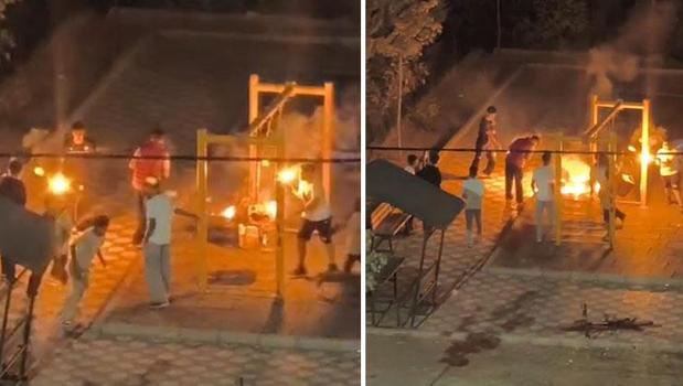 Çocuk parkında dehşet anları! Alevli sopalarla küçük çocukların üzerine koştular)