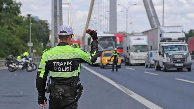 İstanbullular dikkat! Pazar günü bazı yollar trafiğe kapatılacak)