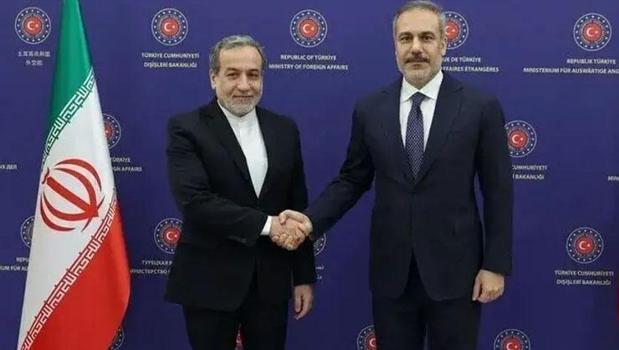 Dışişleri Bakanı Hakan Fidan İranlı mevkidaşı Arakçi ile telefonda görüştü)