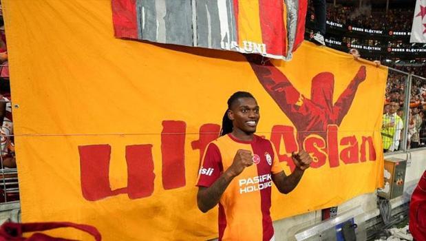 Galatasaray'da maç sonucu üçlüsü Rafael Leao'dan)