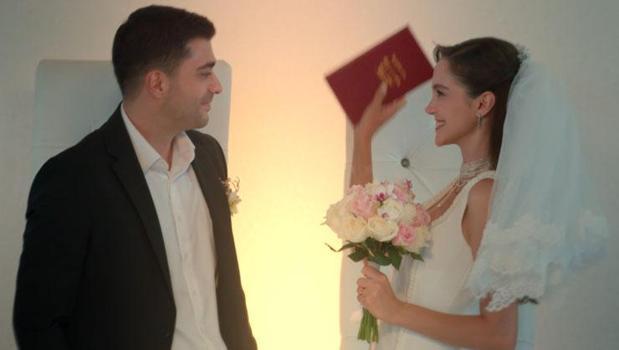 Aşk kazanacak mı? Simay ile Mehmet nikah masasında)