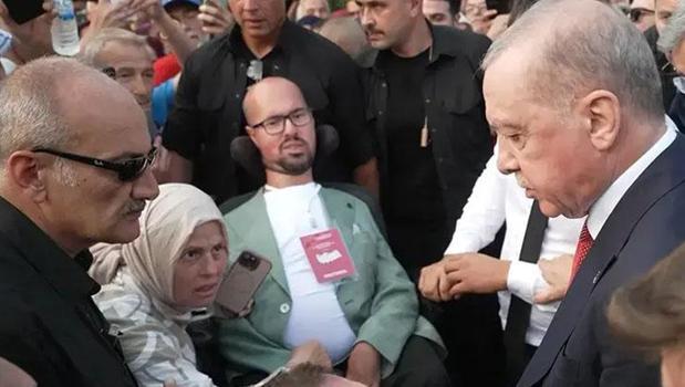 Cumhurbaşkanı Erdoğan otobüsü durdurup yanına gitmişti! O genç konuştu: 'Her zaman hafızamda kalacak')