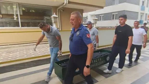 Antalya'da Rus turist konakladığı otelin koridorunda ölü bulundu)
