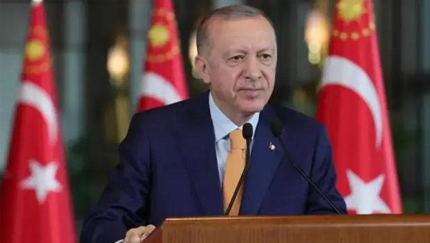 Cumhurbaşkanı Erdoğan, milli boksör Hatice Akbaş'ı tebrik etti)