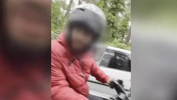 Trafikte kavgaya tutuştular! O sürücülere ceza yağdı)