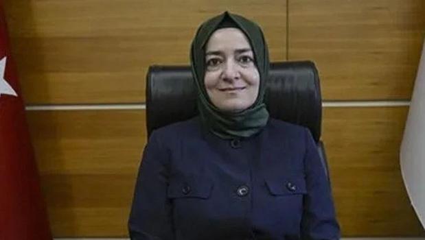 Fatma Betül Sayan Kaya AK Parti'deki tüm görevlerinden affını istediğini duyurdu)