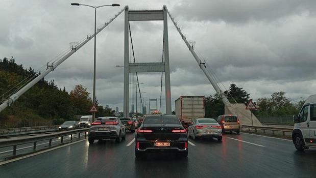 İstanbul'da yağış sonrası trafik yoğunluğu!)