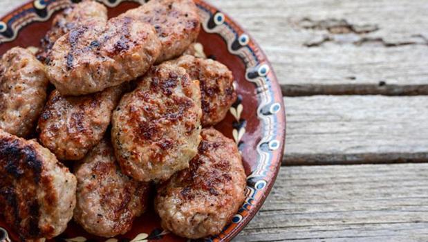 Köftesi tavada dağılanlar dikkate alsın! Harcına bu malzemeden mutlaka ekleyin)