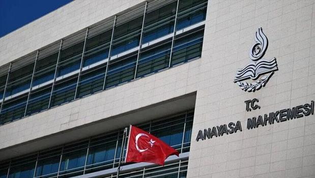 AYM'nin süresiz nafakayı iptal eden kararı Resmi Gazetede)