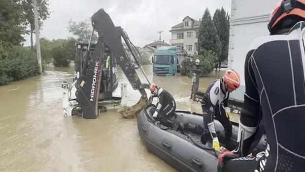 Bakan Çiftçi'den Sakarya'daki selde mahsur kalan 4 kişinin kurtarılmasına ilişkin açıklama)