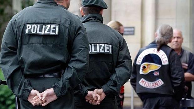 Alman polisi düğmeye bastı! ‘Cehennem Melekleri’ne 4 ülkede operasyon)