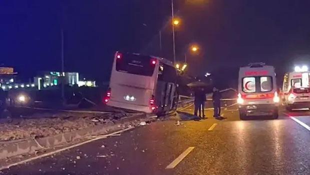 Malatya'da otobüs ile çarpışan hafif ticari araçtaki karı-koca öldü; 3 yaralı)