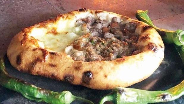 Bursa’nın simge lezzetlerinden biriydi! Ünlü pidecide at ve eşek eti skandalı)
