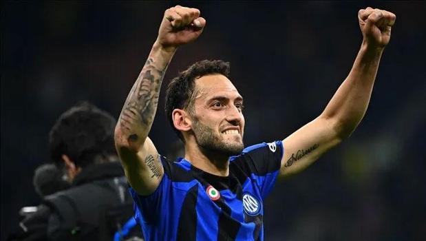 Transferde dev bomba patladı! Hakan Çalhanoğlu için İtalya'dan resmi açıklama)