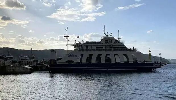 Gökçeada ve Bozcaada feribot seferlerine fırtına engeli)