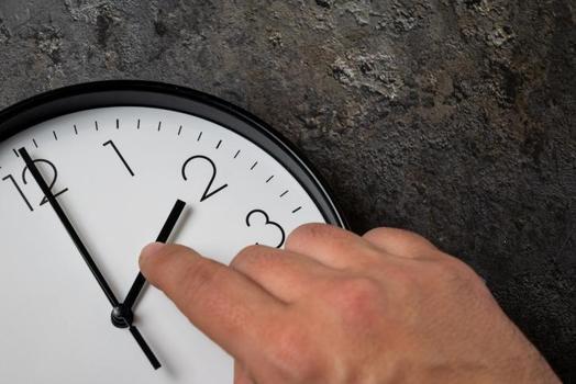 SAATLER GERİ ALINACAK MI? 2026 KIŞ SAATİ UYGULAMASI NE ZAMAN, TÜRKİYE'DE SAATLER 1 SAAT GERİ ALINACAK MI?)