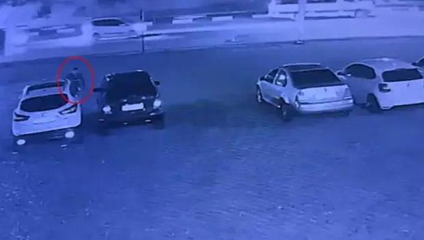 Antalya’da oto galeriye kundaklama! 6 otomobili benzin dökerek ateşe verdi)