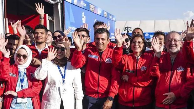 Selçuk Bayraktar: En büyük 'Kızılelma' gençlerin insanlık yararına üretmesi)