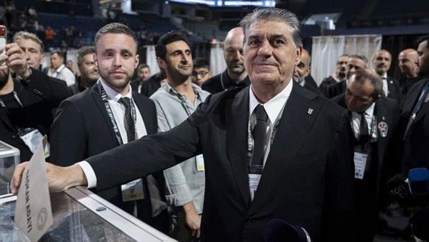 Beşiktaş'ta Serdal Adalı yeniden başkanlığa seçildi!)