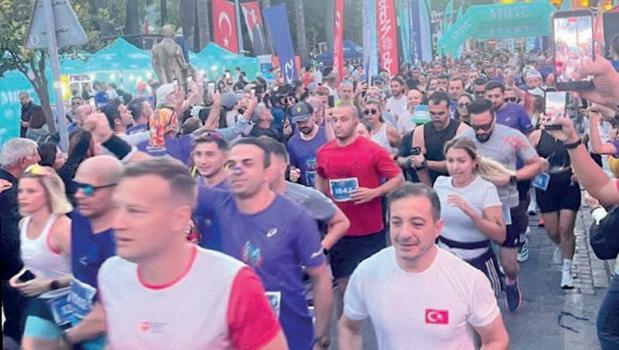 Zafere koştular)