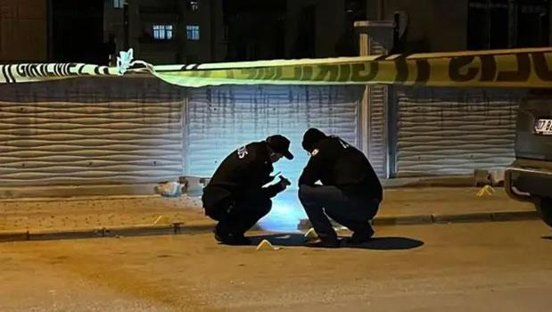 Boşanma aşamasındaki eşini silahla vurdu)