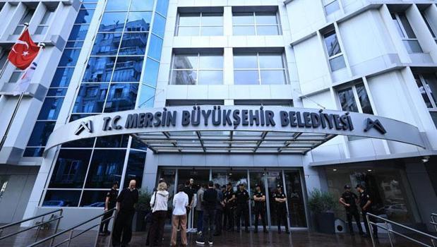 Mersin'de belediyelere yolsuzluk operasyonu! 3 belediye başkanı adliyeye sevk edildi)