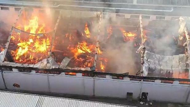 Bursa'da fabrikada korkutan yangın! 30 araçla müdahale edildi)