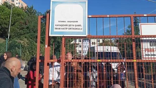 Başakşehir'de Şeyh Şamil İmam Hatip Ortaokulu'nda bıçaklı saldırı! Yaralı öğrenciler var)