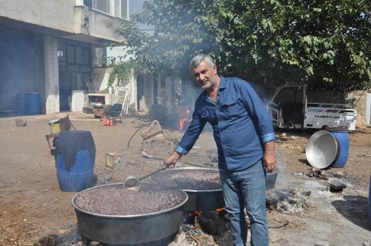Bağlardan kazanlara uzanan gelenek! 8 kilo üzümden 1 kilo çıkıyor! Gaziantep’in meşhur pekmezinde yoğun mesai başladı)