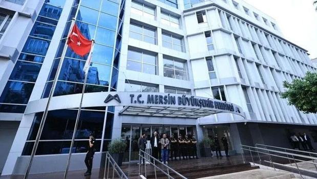 Yolsuzluk soruşturmasında Mersin Belediye Başkanı Vahap Seçer ve 2 ilçe belediye başkanı tutuklandı)