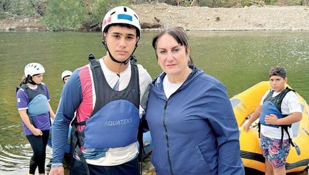 Enkazdan çıkan rafting şampiyonu)