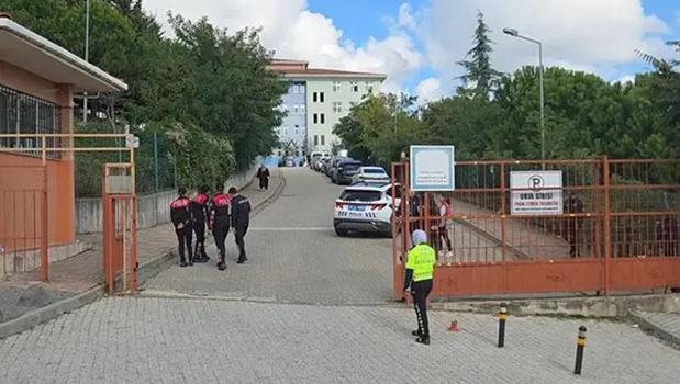 Başakşehir'de 1 öğrencinin hayatını kaybettiği okuldaki kavgaya ilişkin 3 kişi tutuklandı)