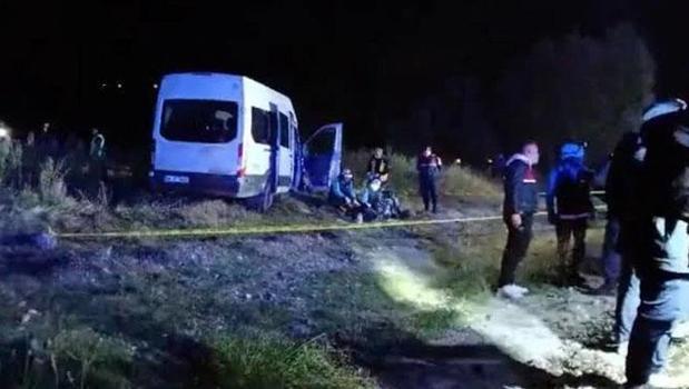 Kayseri’de iş makinesi ile 2 işçi servisi çarpıştı: 1 ölü, 15 yaralı)
