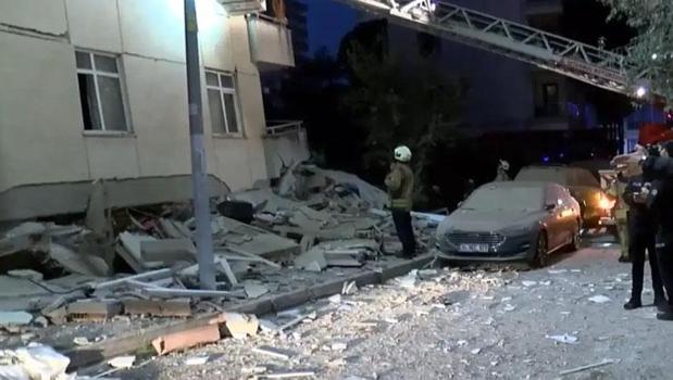 İstanbul’da dehşet anları! Çöken binanın en üst 2 katı kaçakmış)
