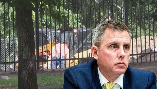 Valinin bahçesinde 7 tabut bulundu! İçlerinden çıkanlar kan dondurdu)