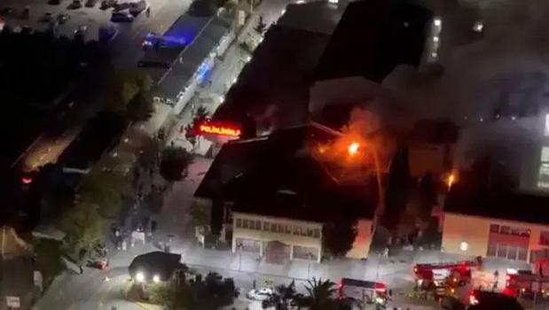 Kartal Koşuyolu Yüksek İhtisas ve Araştırma Hastanesi’nin çatısında yangın çıktı)