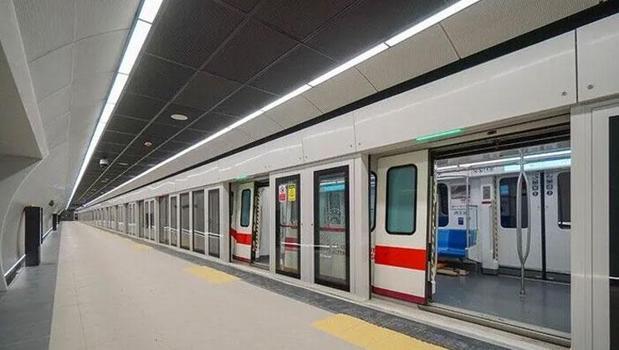 İstanbul metrosunda patlama! M5 hattında seferler durdu)