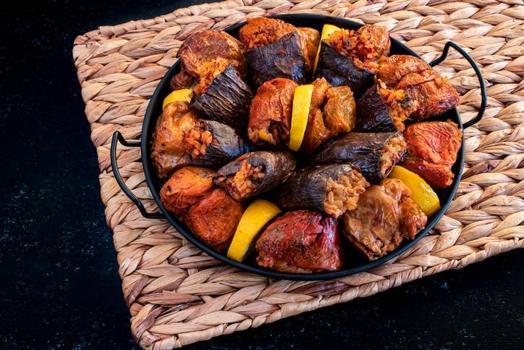 Gaziantep usulü kuru dolma tarifi! Ekşili harcı ve bol baharatıyla sofraların yıldızı oluyor)