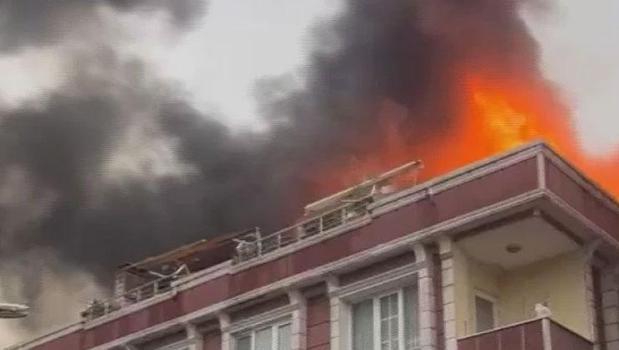 Arnavutköy'de 5 katlı binada yangın)