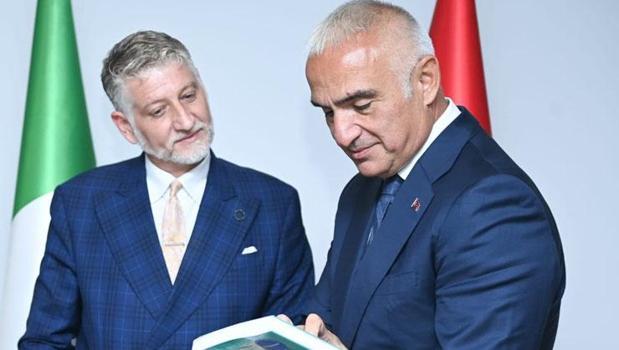 Bakan Ersoy ve İtalyan mevkidaşı Giuli Hierapolis’te bir araya geldi! Efes ile Pompei arasında iş birliği için adım atıldı)