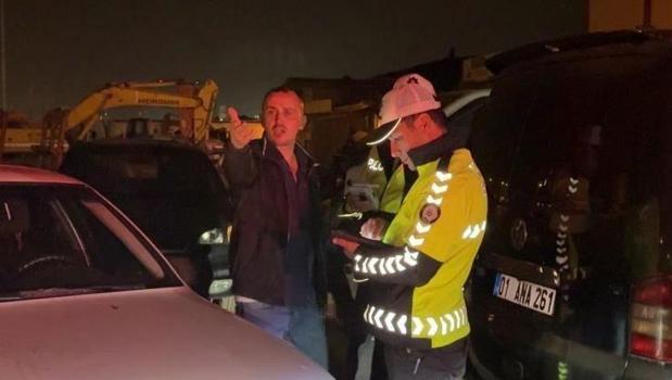 Kovalamaca sonucu yakalanan alkollü sürücü basın mensubuna saldırdı)