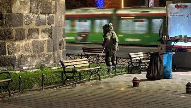 Kayseri’de şüpheli çanta paniği! Fünye ile patlatıldı)