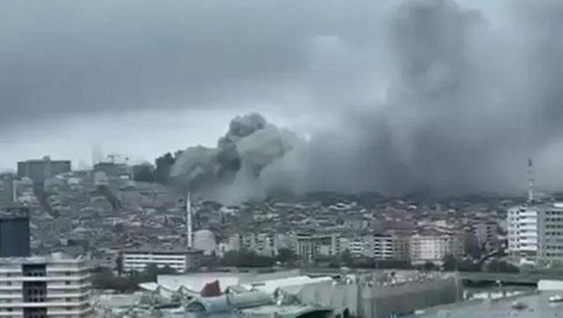 Bayrampaşa’da sanayi sitesinde korkutan yangın! Ekipler olay yerinde)